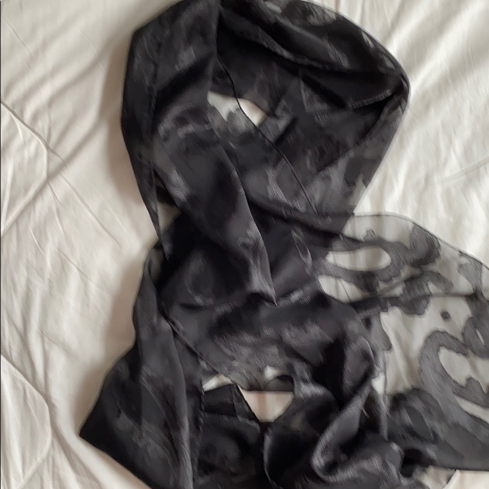Black scarf (pashmina style) - Picture 2 of 3